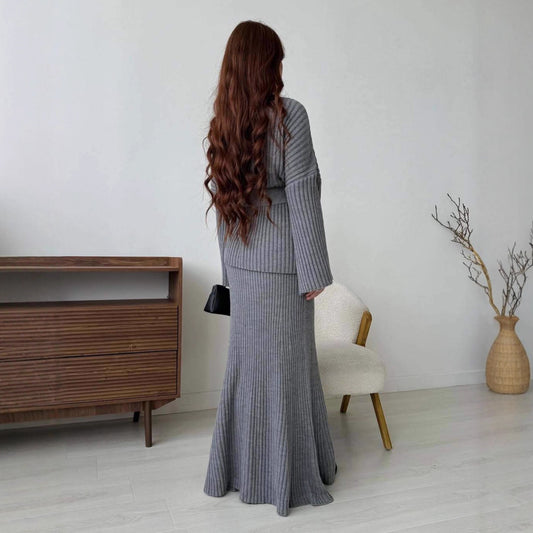 New V-neck Ribbed Sweater Knit Wrap Dress With A Straight Skirt And A Bow Tie