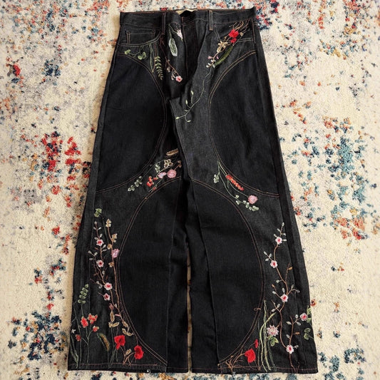 Stitching-design jeans med blomsterbroderi