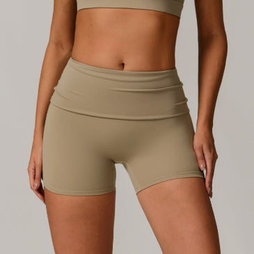Foldede højtaljede hurtigtørrende yogashorts til kvinder