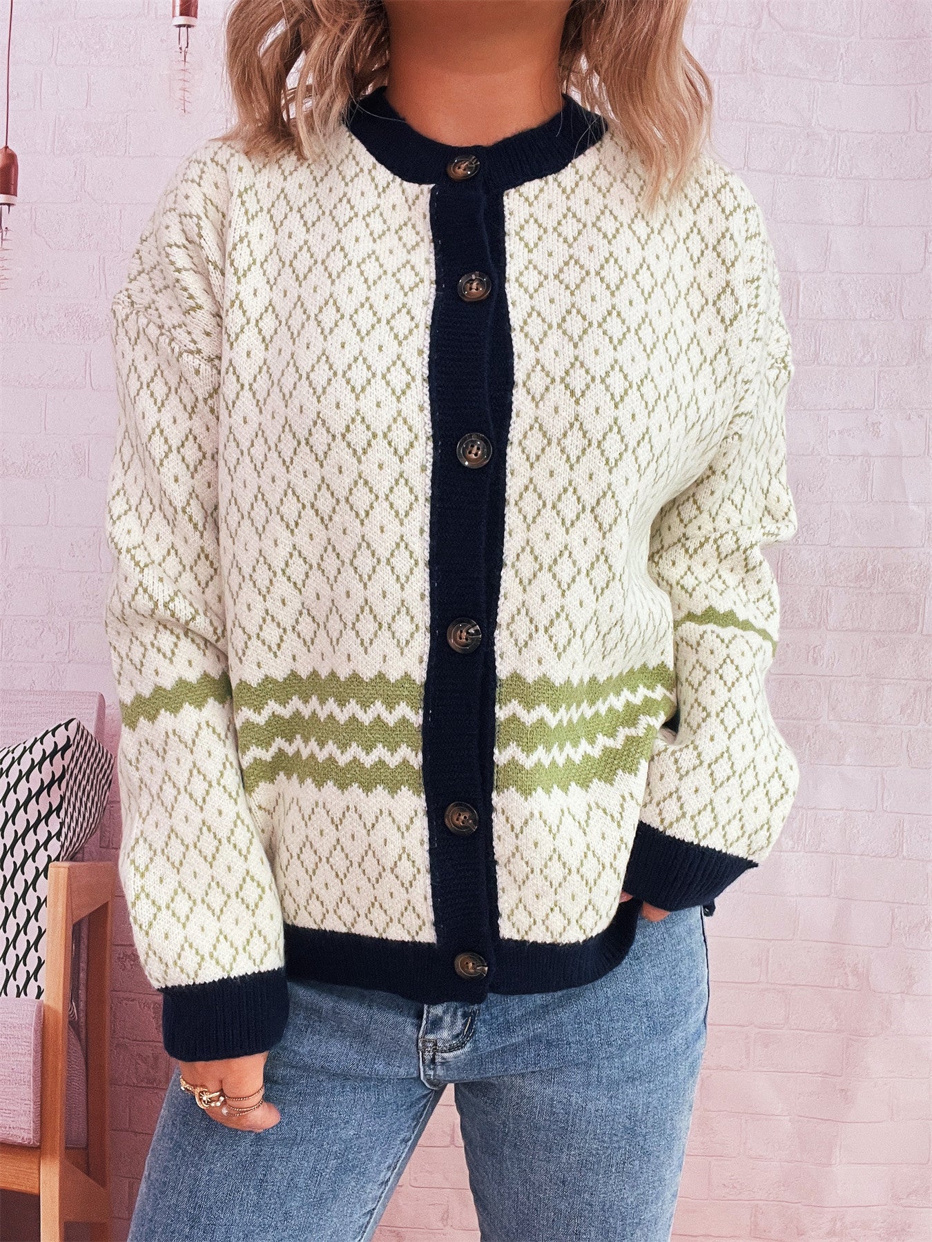 Retro Rhombus Contrast Color Round Neck Long-sleeved Knitted Sweater