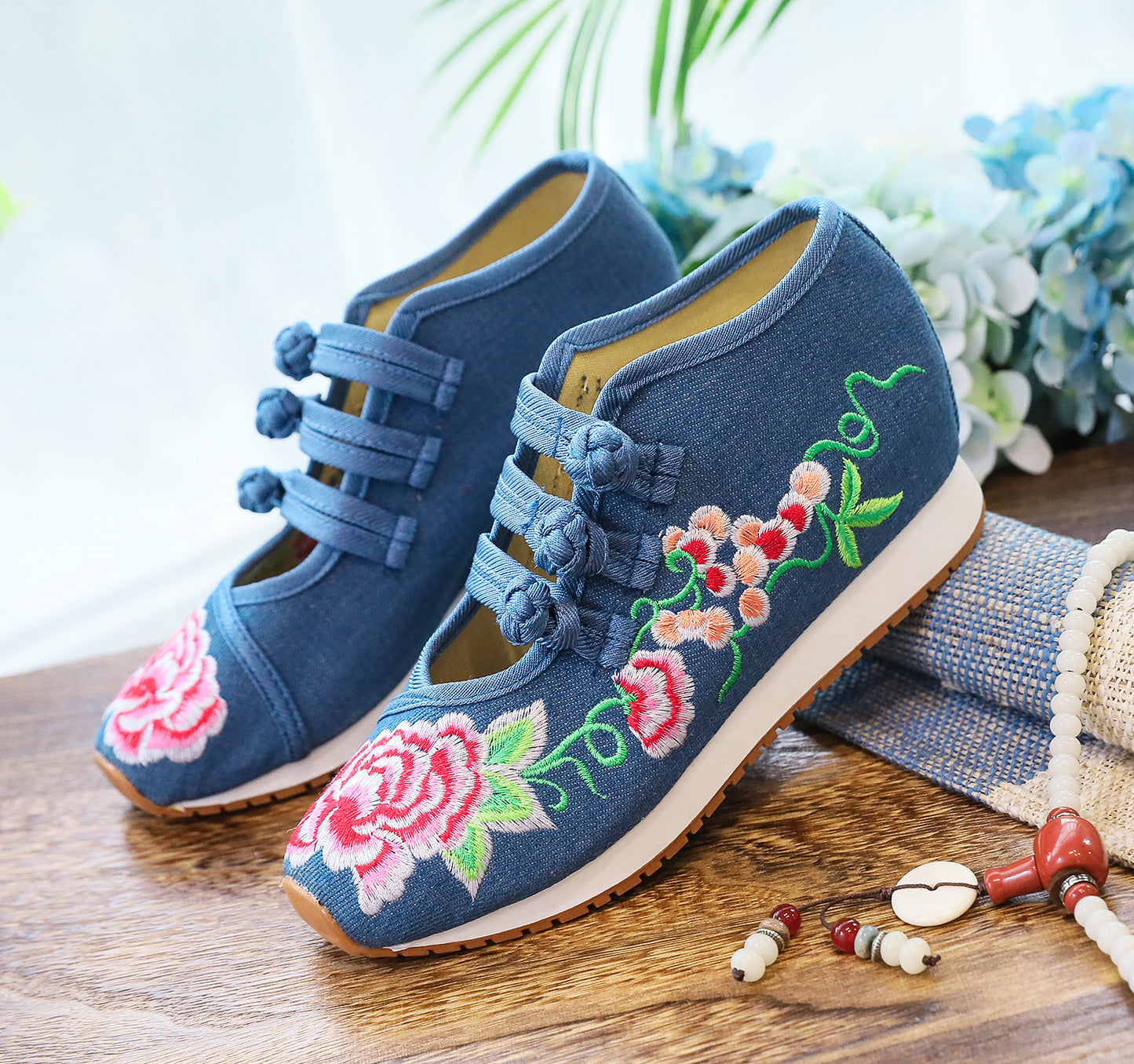 Embroidered Sports Women's Peony Embroidery Vintage Buckle Ethnic Style Embroidered Shoes