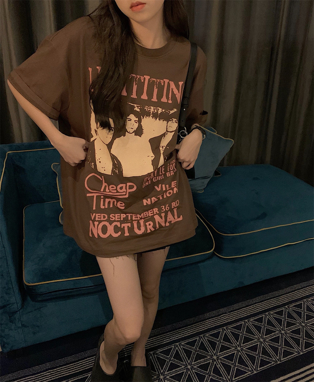 Amerikansk Retro Sort T-shirt med Korte Ærmer og Skulderdetalje Foran