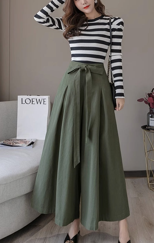 Women's Wide Leg Leggings With Nine Point Straps
