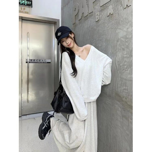 Hoodie Paired With A Slit Figure-hugging Long Skirtdesigned Specifically For Women
