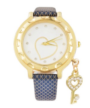 The explosion of fashion ladies fashion table lovely heart Key Pendant Quartz fine serpentine belt Watch