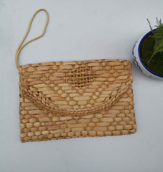 Cute diamond corn husk clutch