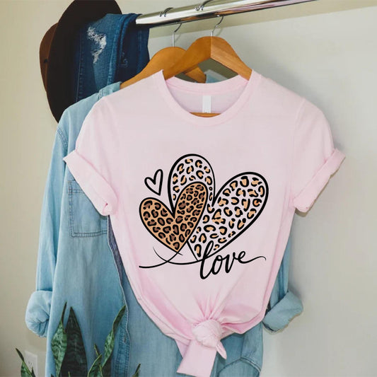 Leopard-Print Heart-Shaped Valentines Day Design, Loose-Fit, Fashionable, Casual Short-Sleeve Top