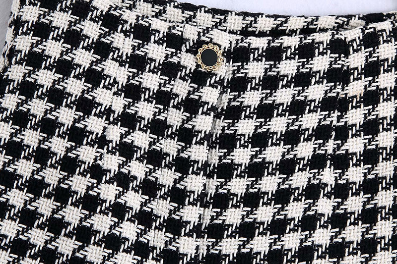 Mode Damedragt i Houndstooth-tekstur med Store Shorts