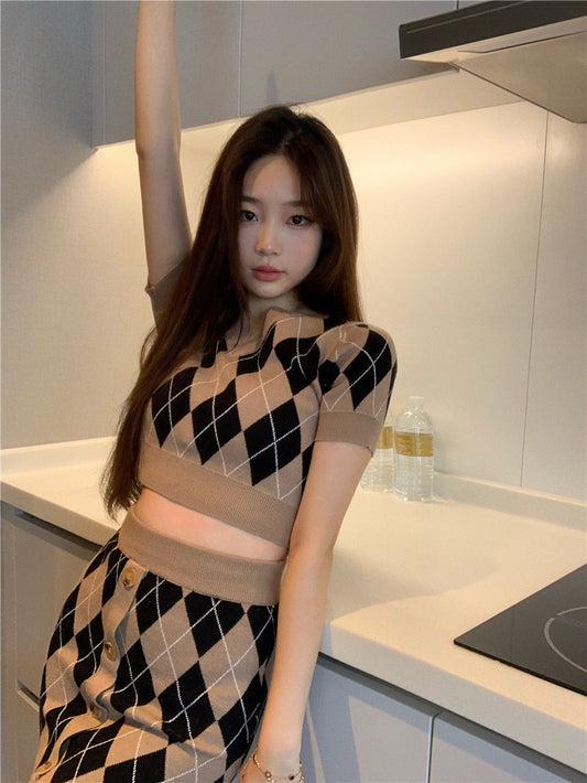Vintage Diamond V-neck Short-sleeved Knitted Top