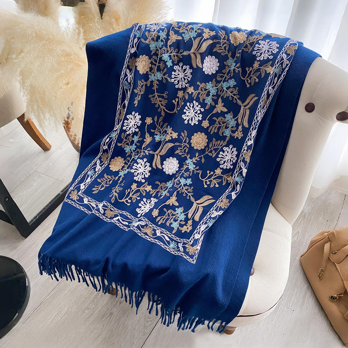 Women's Ethnic-style Embroidered Outer Shawl