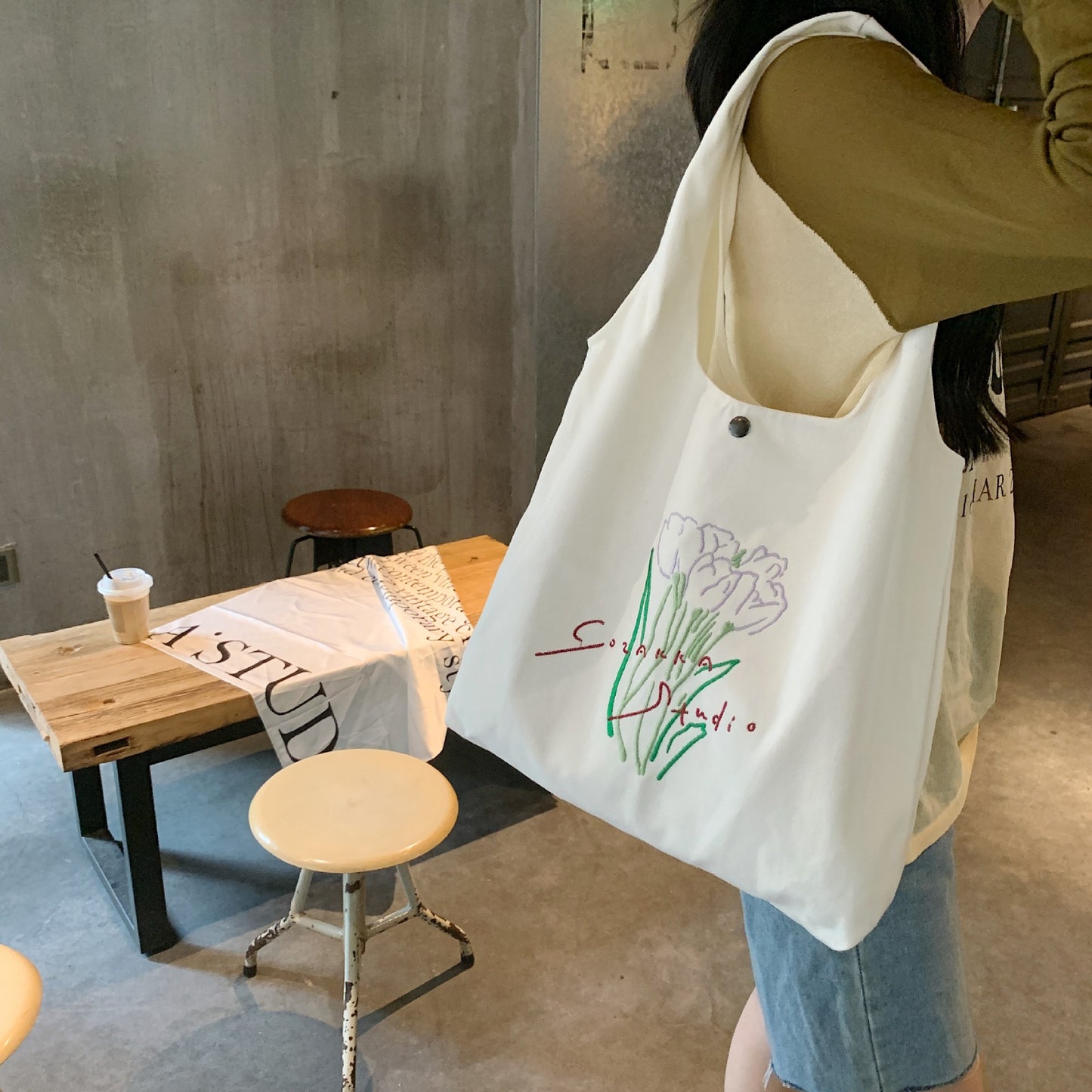 New Tulip Large Capacity Canvas Shoulder Bag
