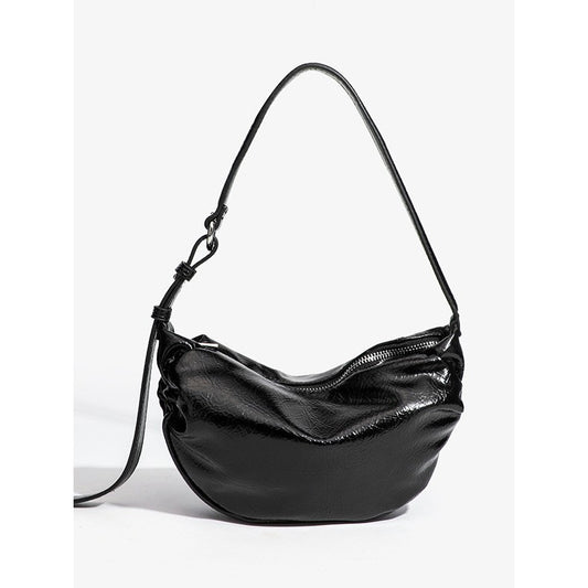 Fashionable And Trendy Black Pleated Shoulder Bag In Rock-and-roll Style