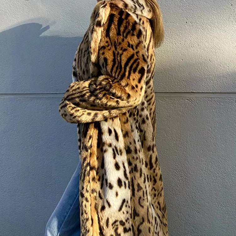 Womens Fashion Fur-trimmed Blazer With A Tailored Collar