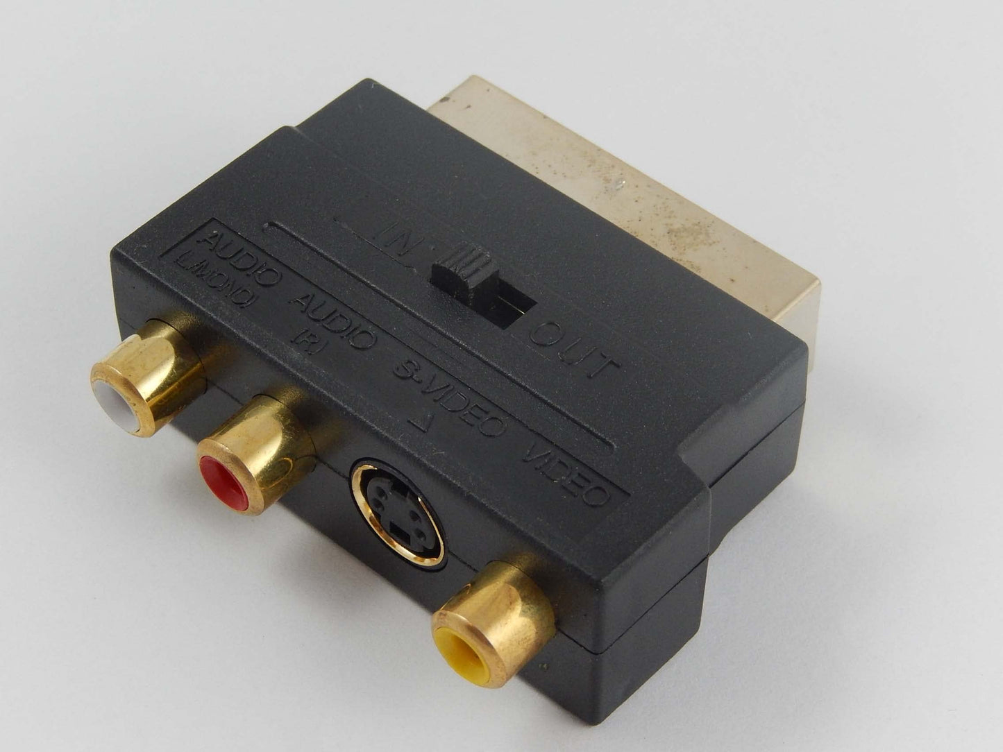 vhbw adapter konverterare förgylld 3X RCA S-video uttag på Scart kontakt lämplig för strålkastare, skärm, TV, hemmabio, etc.