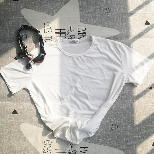 Sommer T-shirt med rund hals til kvinder, tegneserie farverig hvalpeserie