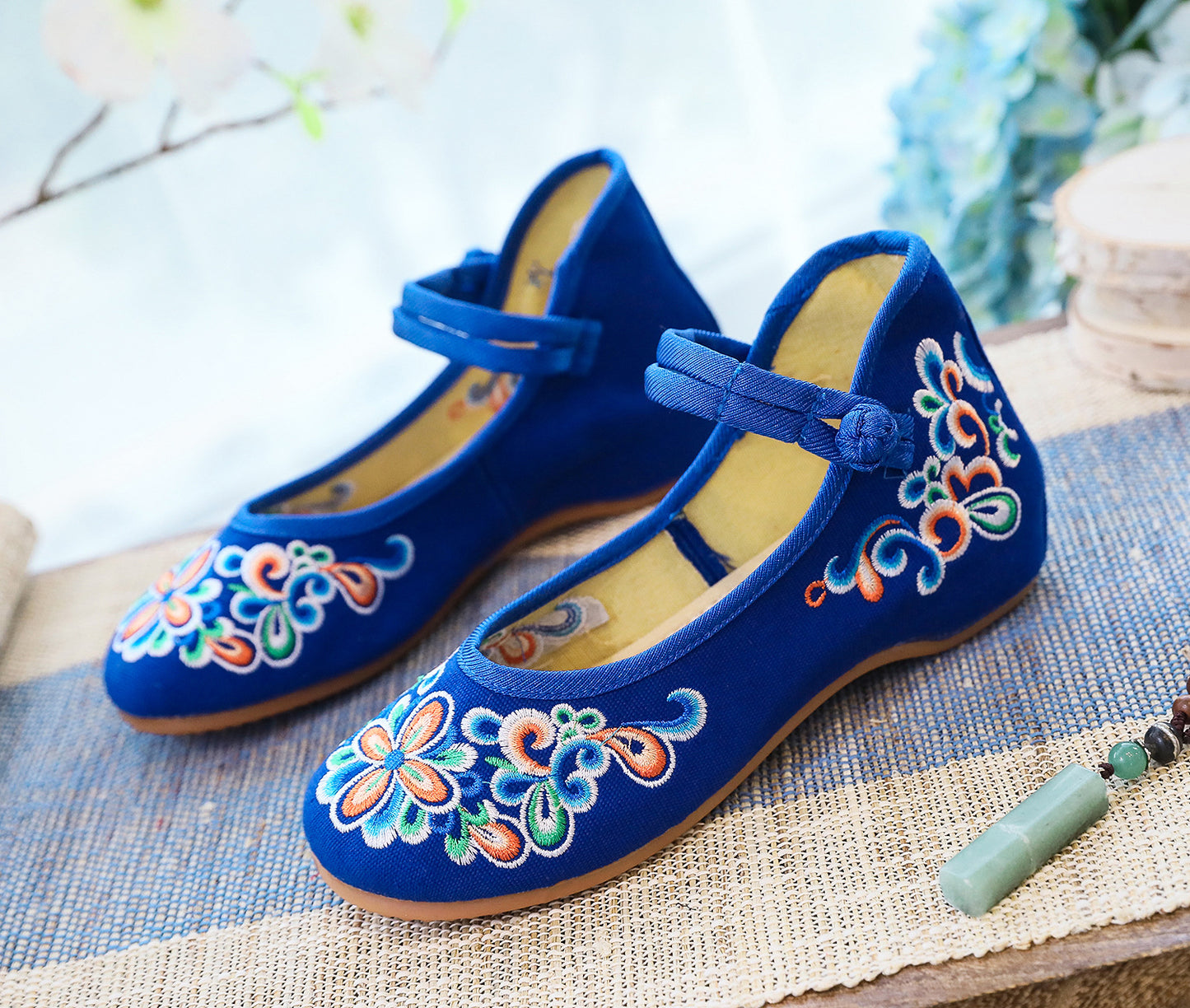 Women's Round Head Canvas Embroidered Cotton Shoes