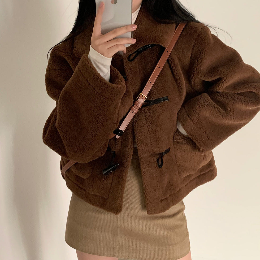 Warm Fur Integrated Lambswool Horn Button Loose Short Jacket For Slight-figured