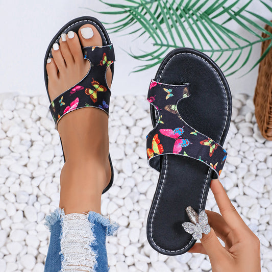 Klipklappere med tådækning i plus size med etnisk print og afslappet stil