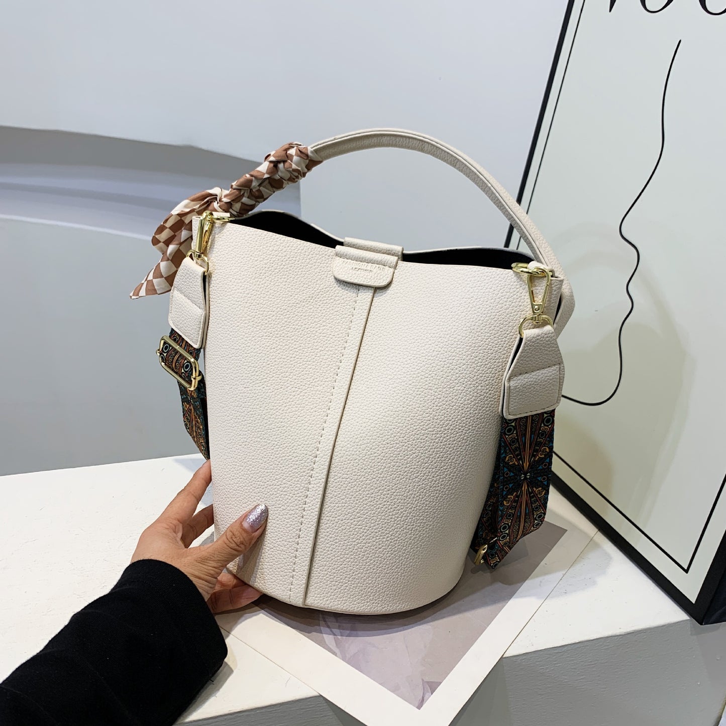 Women's Fashionable Large Capacity Ribbon Handbag With Bucket