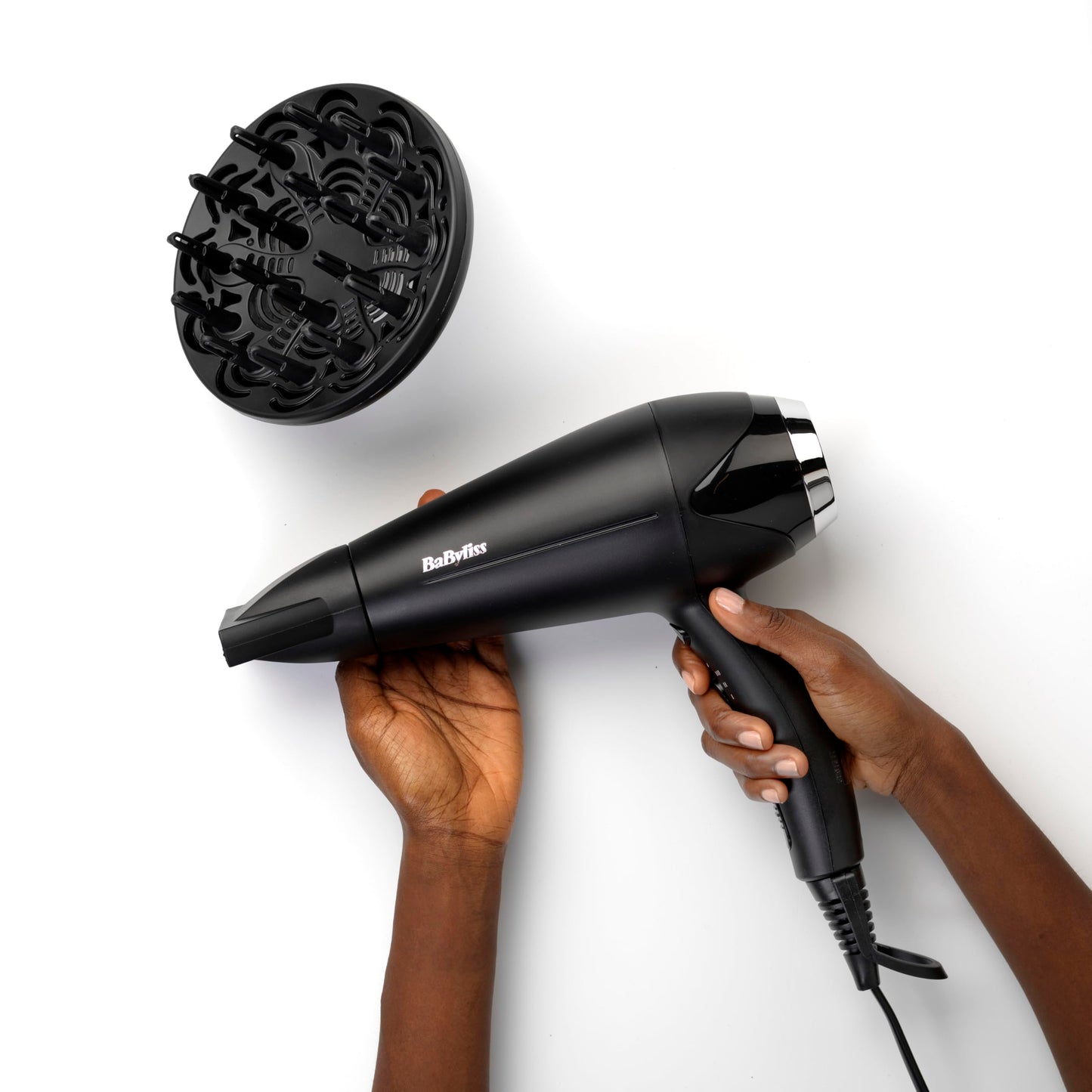 BaByliss Turbo Smooth Hårfön - 2200 W Kraftfull Hårtork, Stor Diffuser, Joniserad Frissfri Styling, 3 Värme- & 2 Hastighetsinställningar, Svart, D572DE