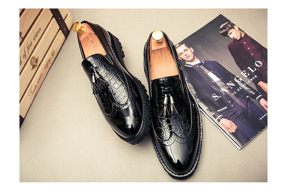 Korean version of the trend of fashion sets of feet casual shoes men's Bullock carved men's shoes thick bottom England increased tassel shoes men