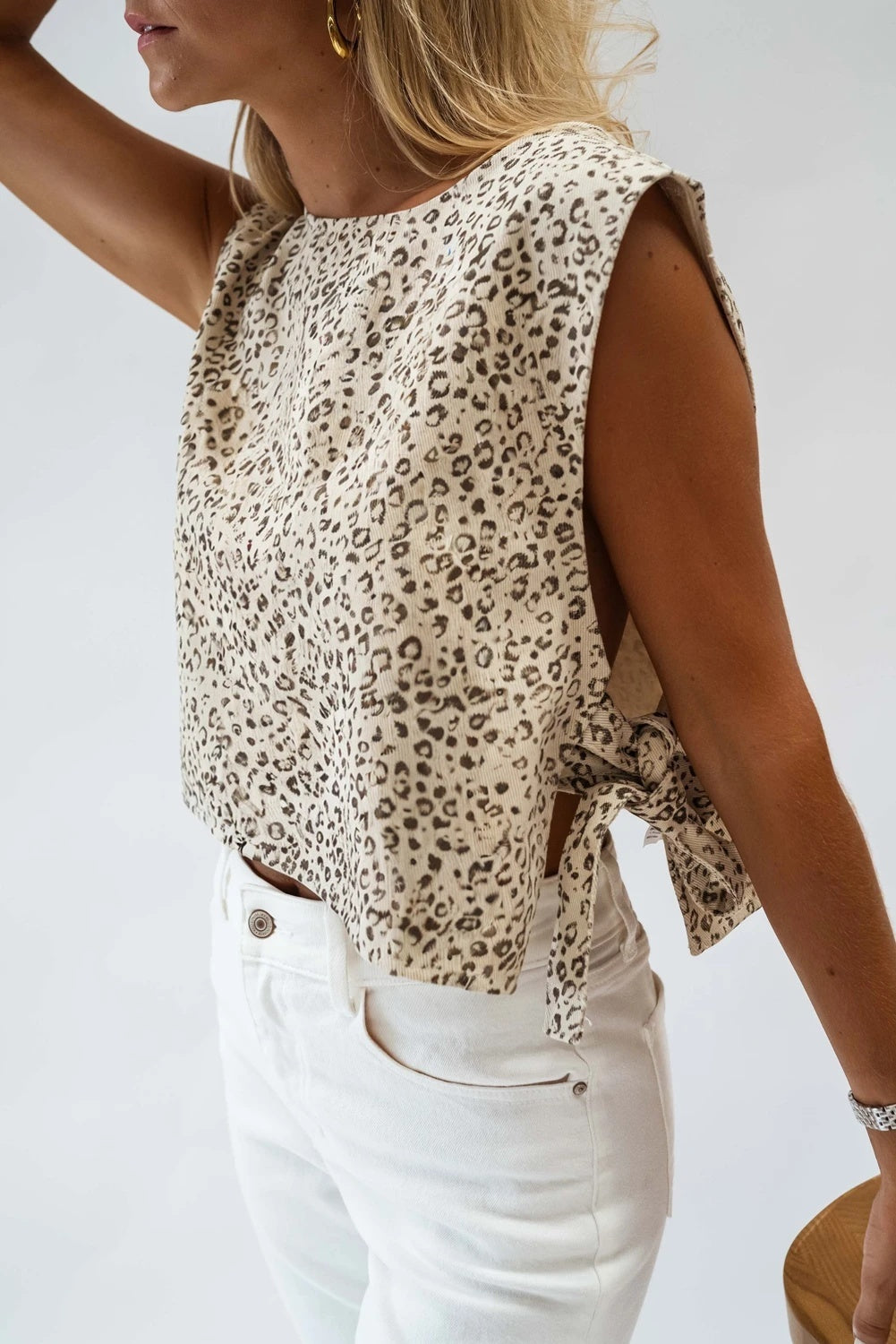 Fashionable Apricot-Colored Women's Vest With Lace-up Sides And Leopard Print