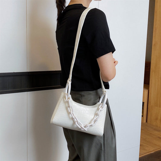 Baguette baguette under one shoulder