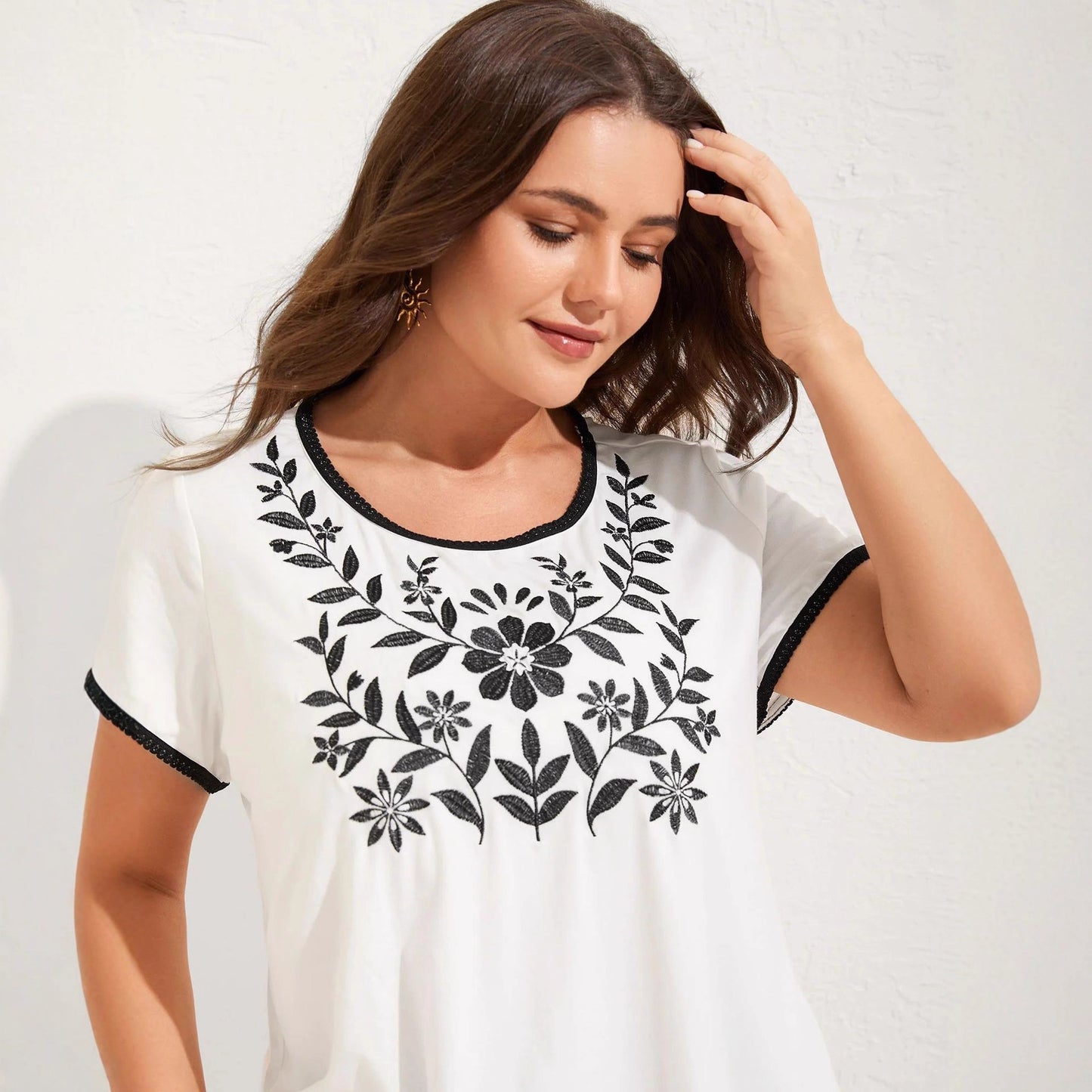 Simple Retro Elegant Casual Super Soft White Round Neck Printed T-shirt