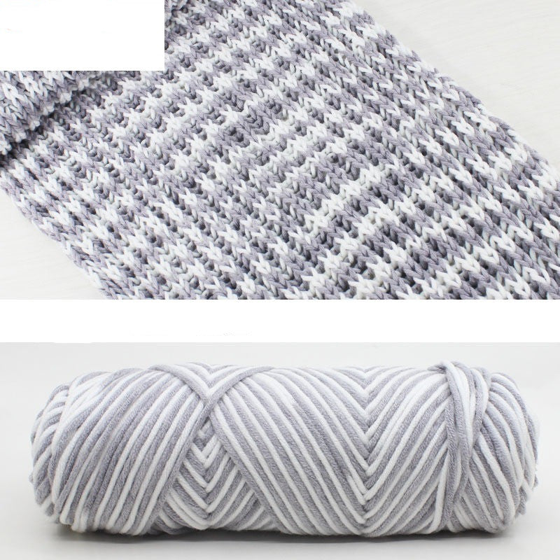 Hand-knitted scarf line