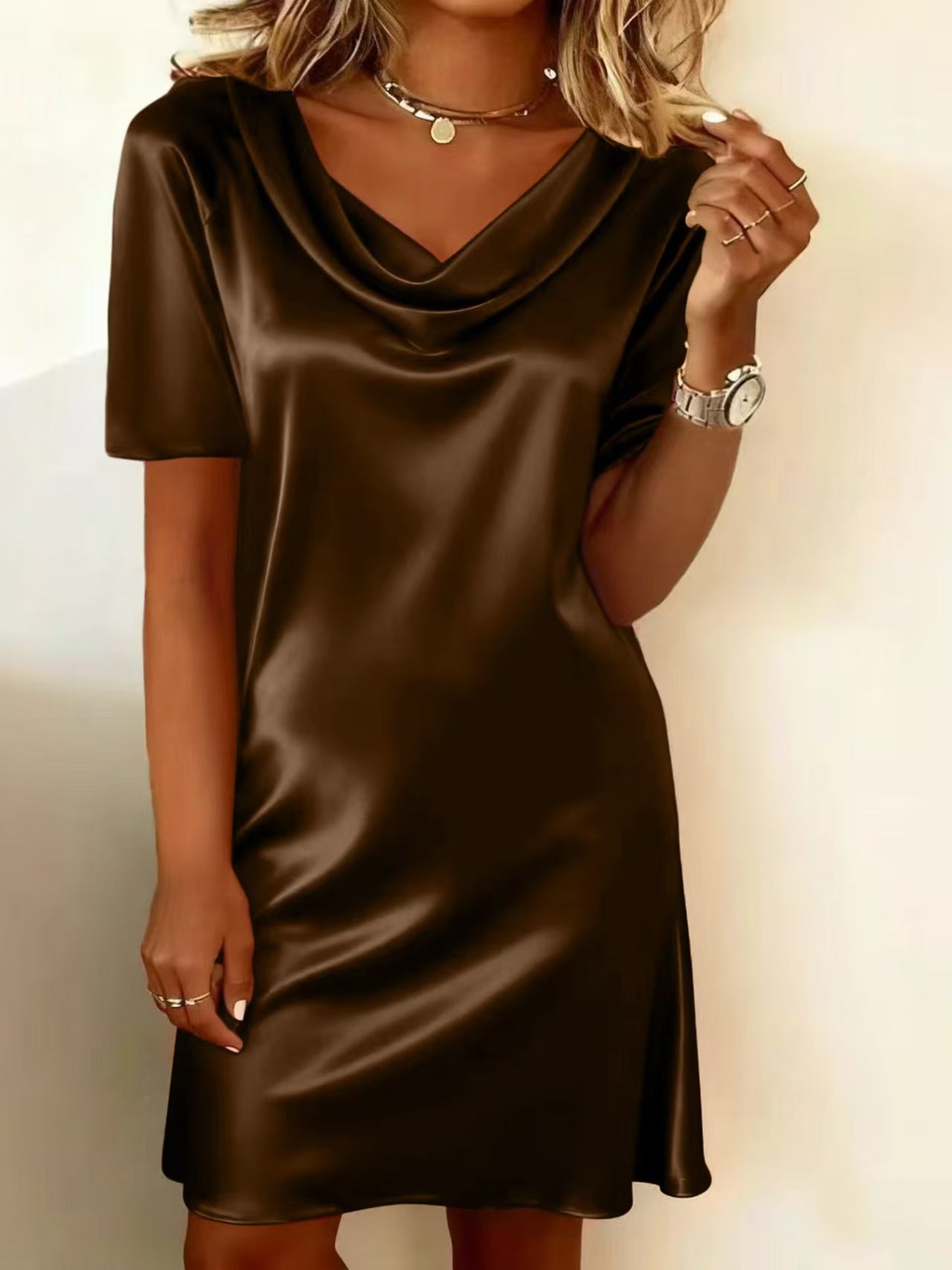 Womens Mid-length Shift Dress With A Boat Neck And Short Sleeves