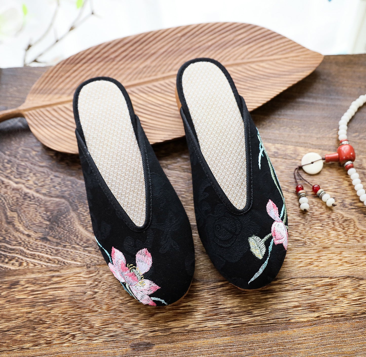 National Style Embroidered Women's Shoes