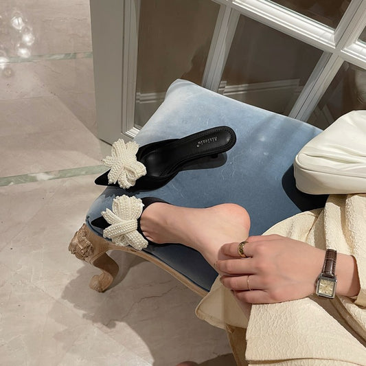 Damesandaler med perlesløjfe og stiletthæl