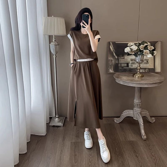Figure-flattering High-waisted Split Skirt With A Two-piece Top Set