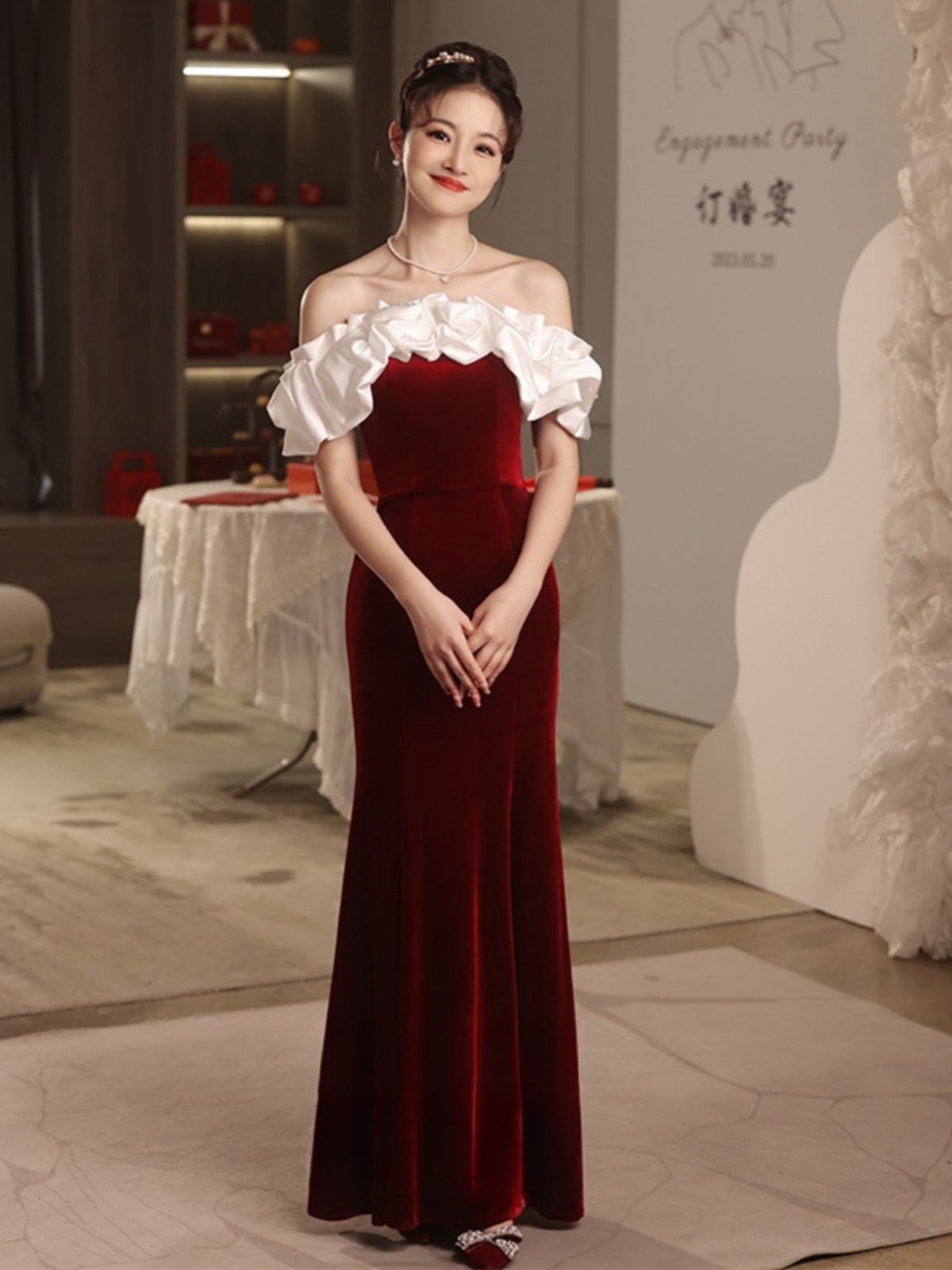 Long Mermaid Gown For Socialite Hosts
