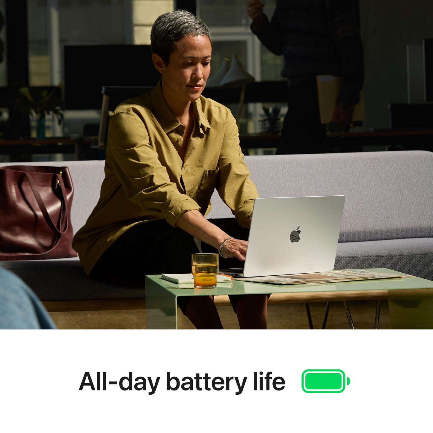 Apple 2024 MacBook Pro med M4 Pro-chip med 12-kärnig processor och 16-kärnig grafik: 14,2-tums Liquid Retina XDR-skärm, 24 GB enhetligt minne, 512 GB SSD-lagring, rymdsvart