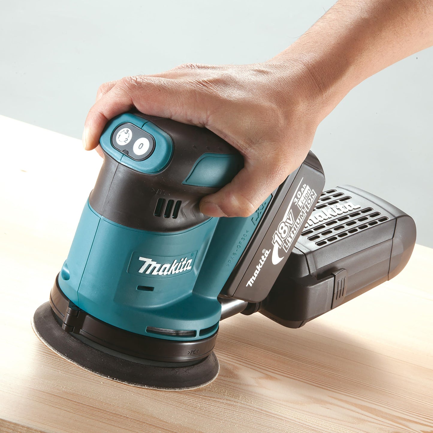 Makita Sladdlös Excentrisk Slipmaskin, 11000 varv/min, 18V, 5 A, Blå/Svart