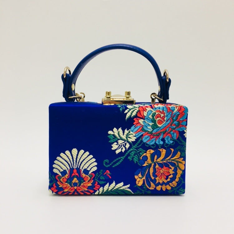 Niche Retro Antique Exquisite Embroidered Flower Handbag