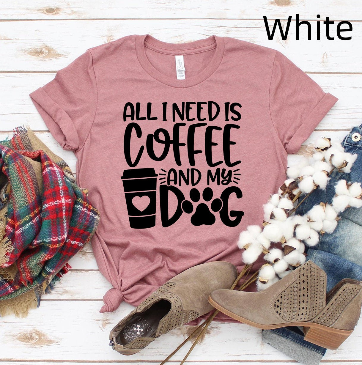 Jeg Skal Bare Have Kaffe Og Min Hund T-shirt