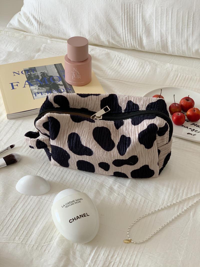 Women's Large Capacity Portable Retro Cosmetics Storage Bag