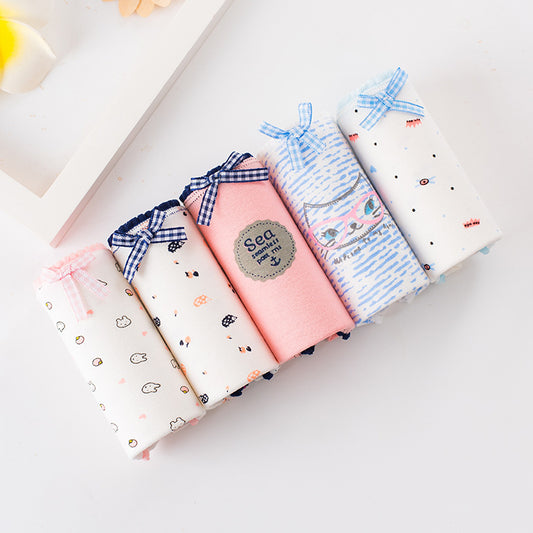 Fem poser store pigetrussere