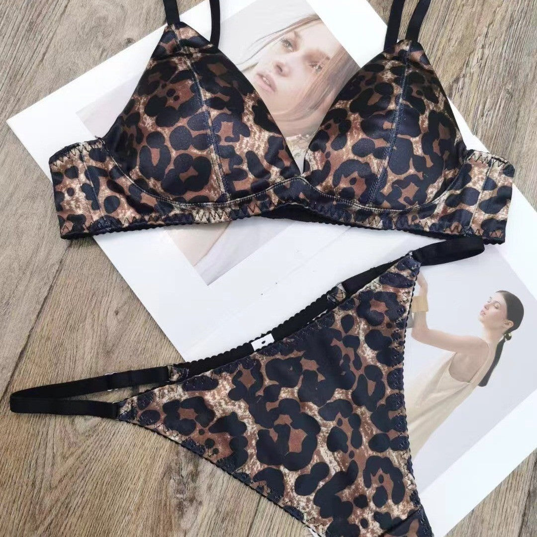 Seamless Satin French-style Lingerie A Plus-size Bra That Makes Larger Busts Look Smaller