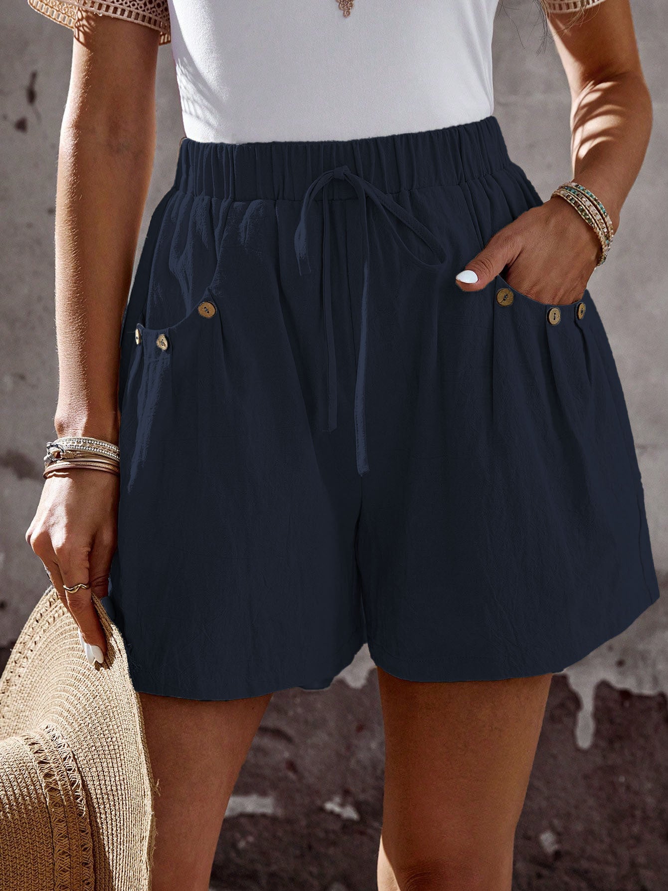 Women's Casual Loose Shorts With Pockets And Fake Drawstring