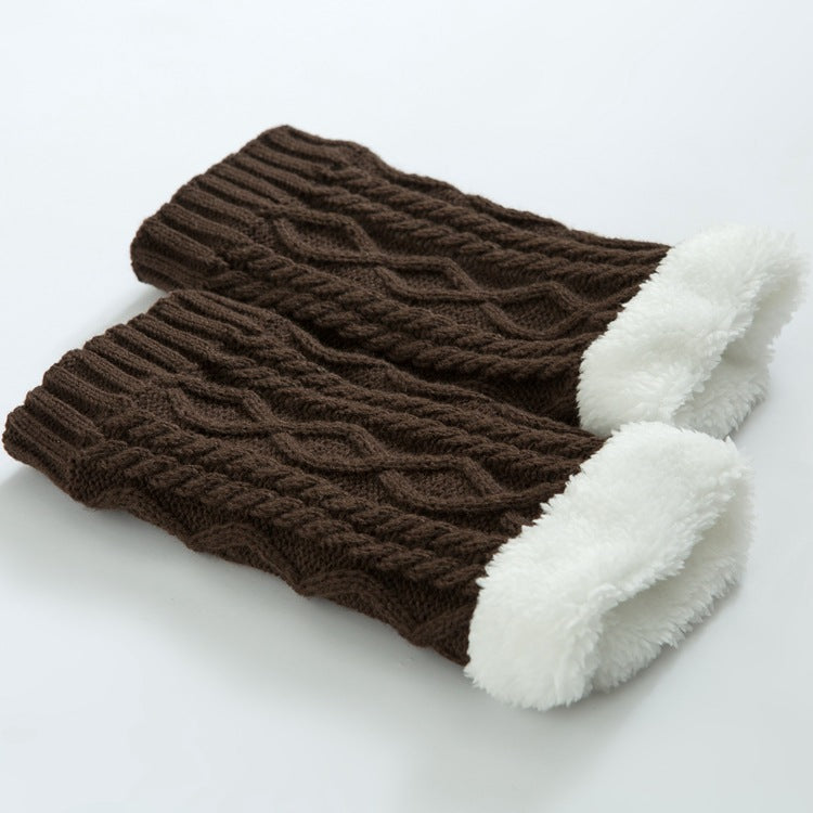 Knitted thick knee pads