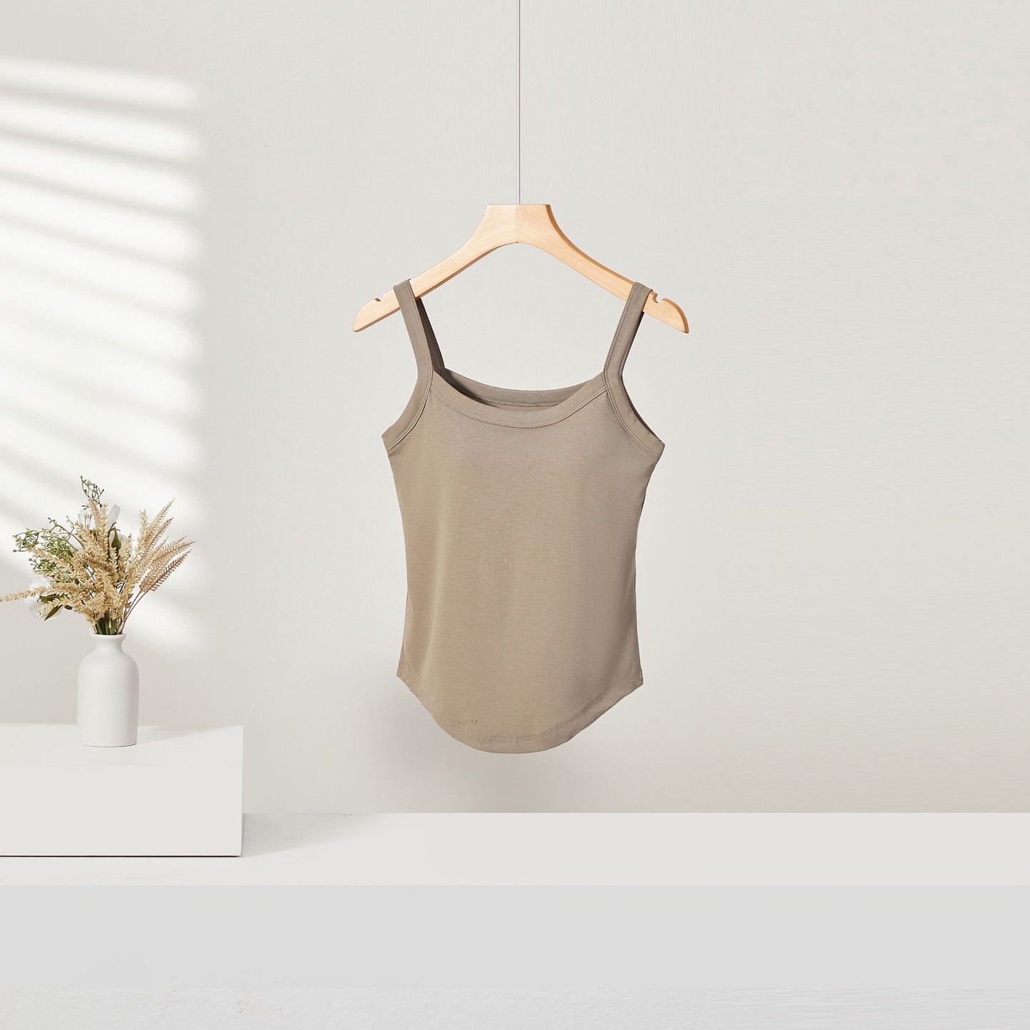 Kort camisole, navle skjult, brystpude integreret, slim-fit, anti-eksponering