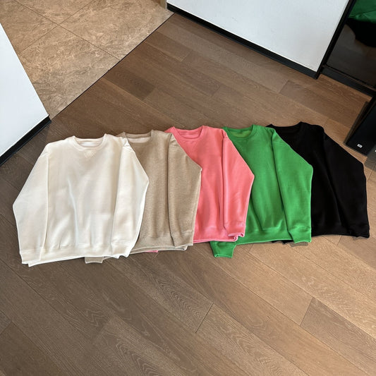Vinteren kan matches med et sæt børstet, varmt, hudvenligt, svedabsorberende, åndbart fleecelined sweatshirt og joggingbukser