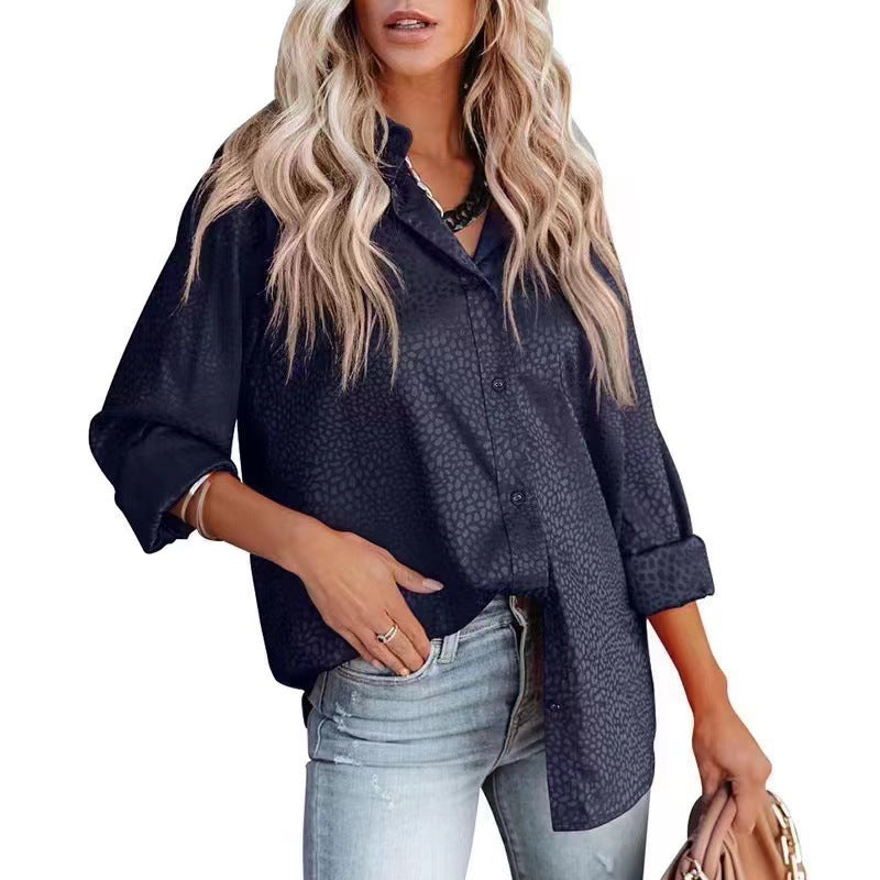 Skjorte med revers, åben knap og leopard-jacquard til kvinder