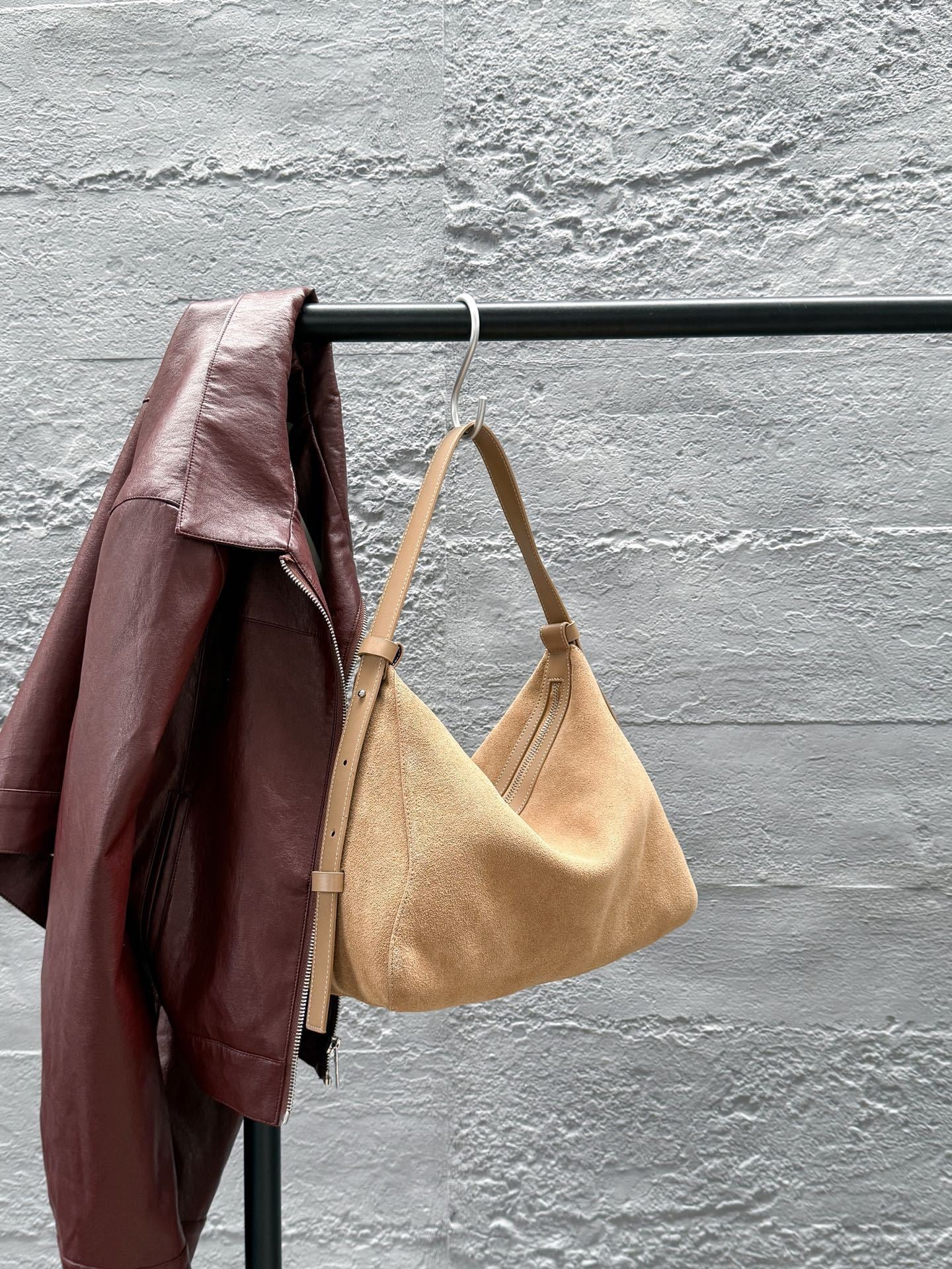Large-capacity Tote Bag Made From Matte Cowhide