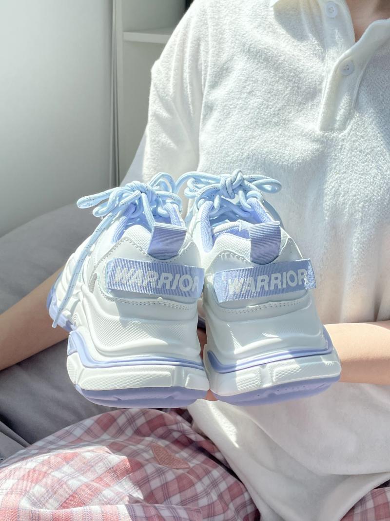 Net Celebrity Street Shooting Tianshui Blue Sneakers
