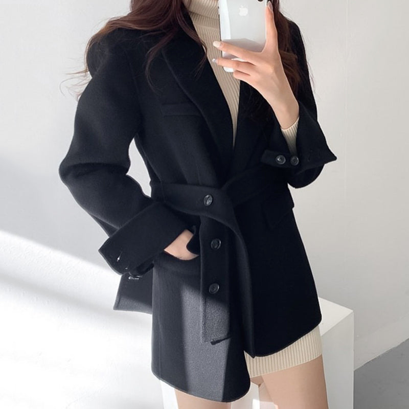 Cardigan vintage français avec col cravate et taille cintrée