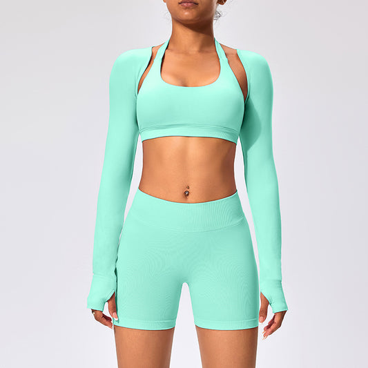 Wear A Sports Waistcoat With A Long-sleeved Shawl